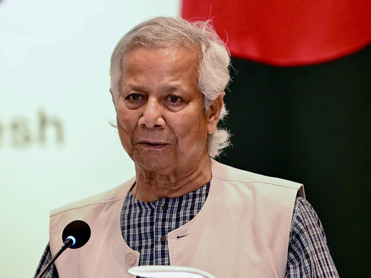 बांग्लादेश में तख्तापलट के बाद हाहाकार: मोहम्मद यूनुस पर कसा शिकंजा, 450 मासूमों की मौत के बाद कोर्ट का बड़ा एक्शन