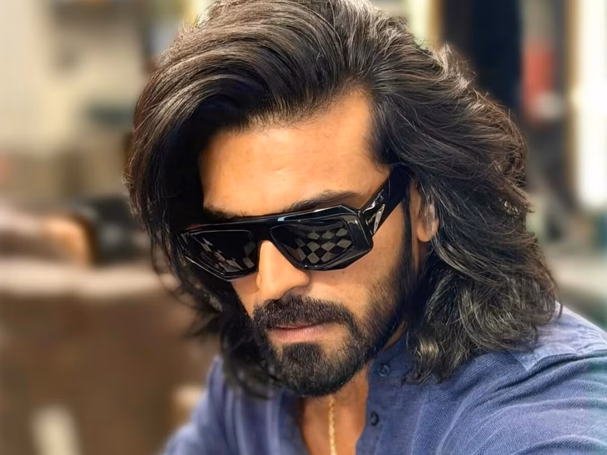 'पेड्डी' ट्रेलर लॉन्च से पहले राम चरण का धमाकेदार मेकओवर, नया हेयरस्टाइल देख क्रेजी हुए फैंस, बोले- असली 'ग्लोबल स्टार'