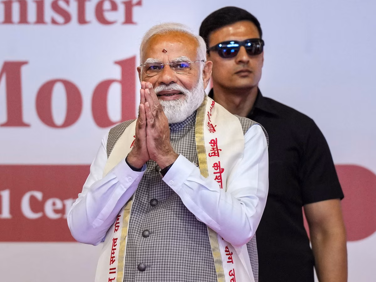 PM Modi Bengaluru Visit: पीएम मोदी के रास्ते में मिला टाइमर लगा बारूद, 6 पुलिसकर्मियों पर गिरी गाज; सुरक्षा में चूक पर मचा बवाल