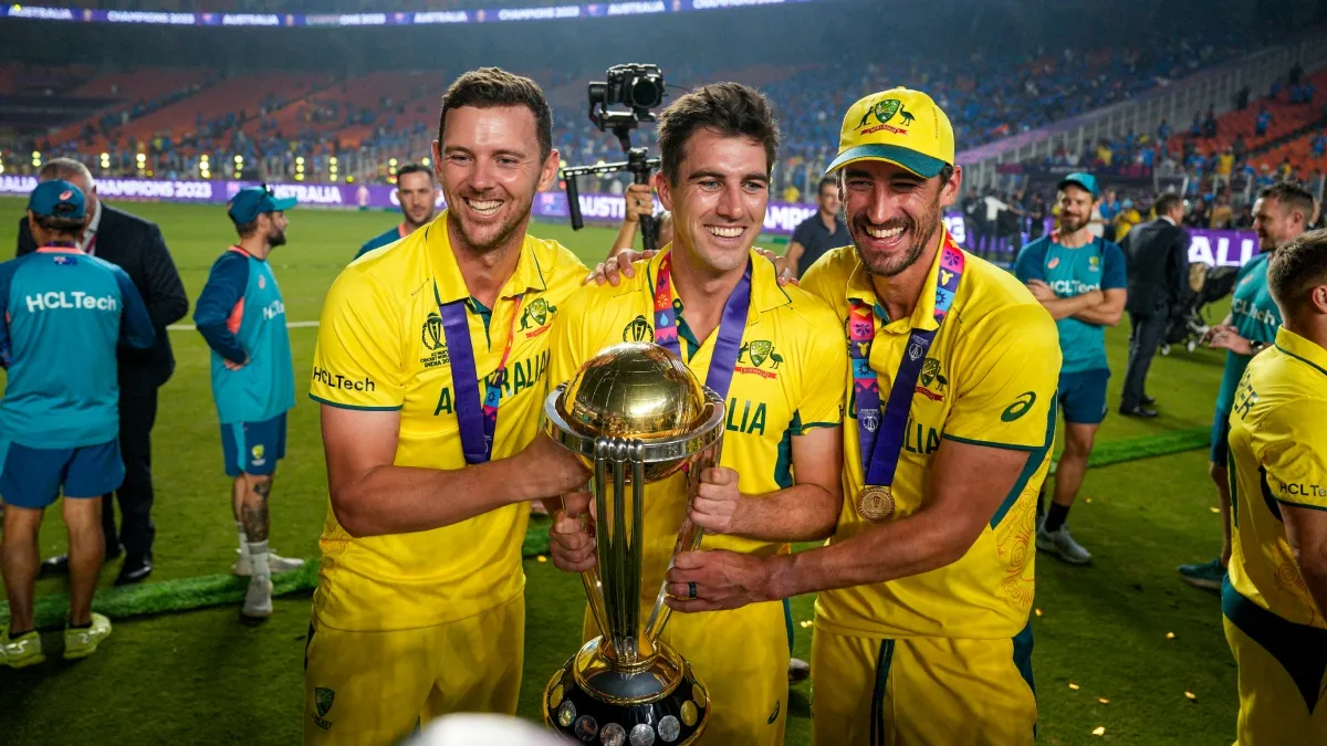 World Cup 2027: कमिंस, स्टार्क और हेज़लवुड के संन्यास की अटकलों पर लगा विराम! ऑस्ट्रेलियाई कोच ने बताया क्यों टीम से गायब है यह खूंखार तिकड़ी