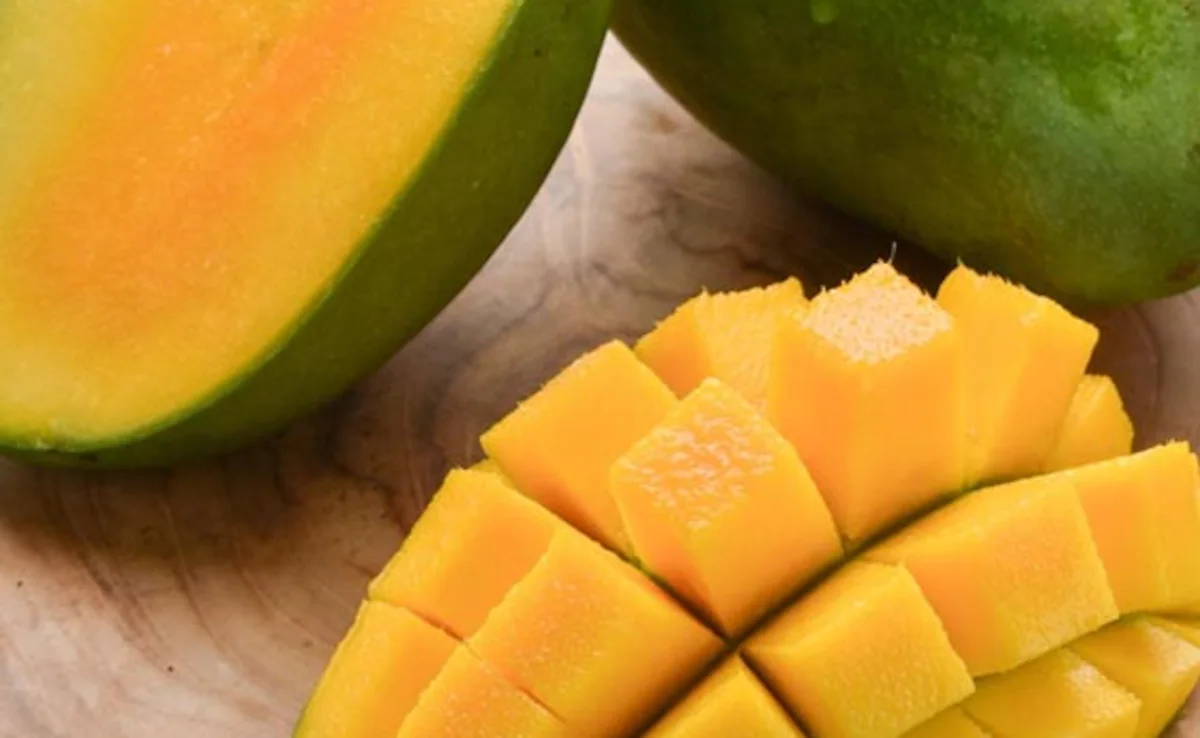Mango In Diabetes: शुगर के मरीजों के लिए 'जहर' नहीं है आम, एक्सपर्ट से जानिए ब्लड शुगर बढ़ाए बिना आम खाने का बिल्कुल सही और जादुई तरीका