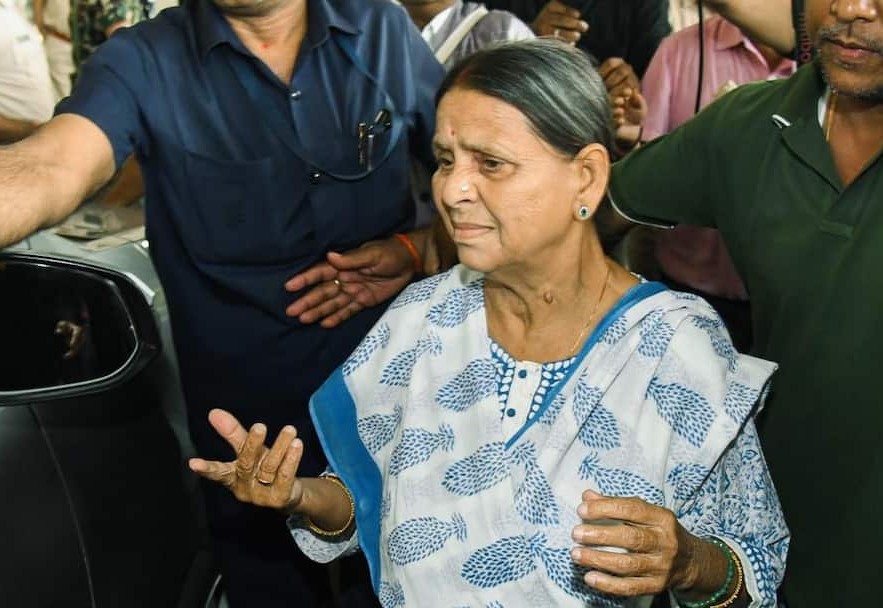 लालू परिवार के 'सियासी गढ़' पर संकट: राबड़ी देवी को 10 सर्कुलर रोड बंगला खाली करने का अल्टीमेटम; सरकार ने दी 7 दिनों की मोहलत