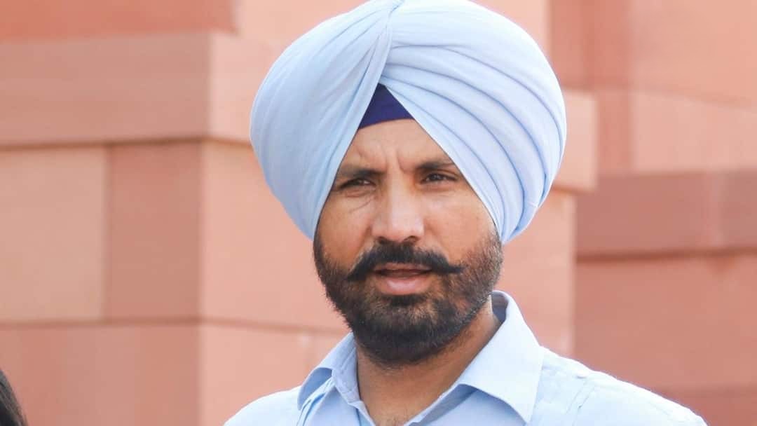 पंजाब कांग्रेस में बड़ा फेरबदल तय! हाईकमान को सौंपी गई गोपनीय रिपोर्ट, अमरिंदर सिंह राजा वडिंग की कुर्सी पर संकट