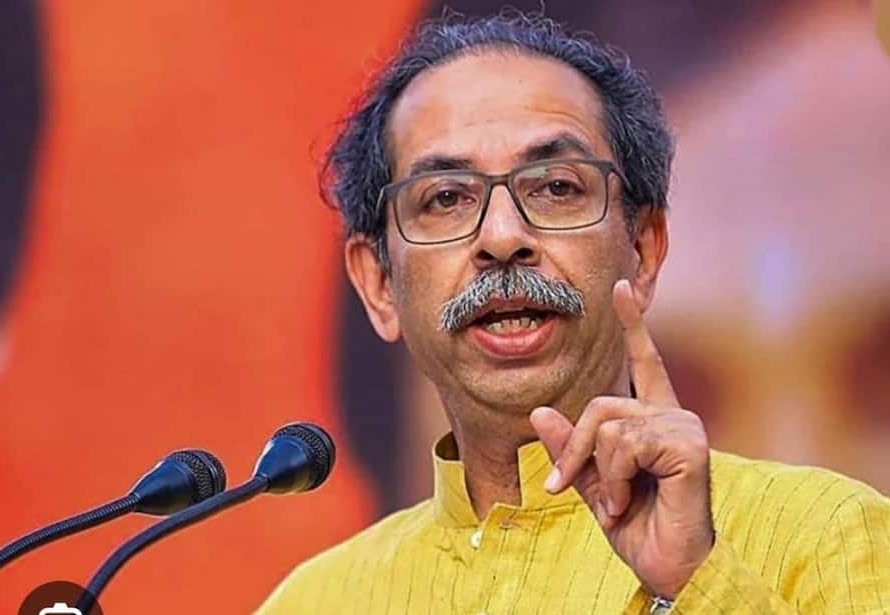 'क्या संघ को ये मंजूर है?' उद्धव ठाकरे ने RSS का नाम लेकर फडणवीस और शिंदे को घेरा, राजनीति गरमाई