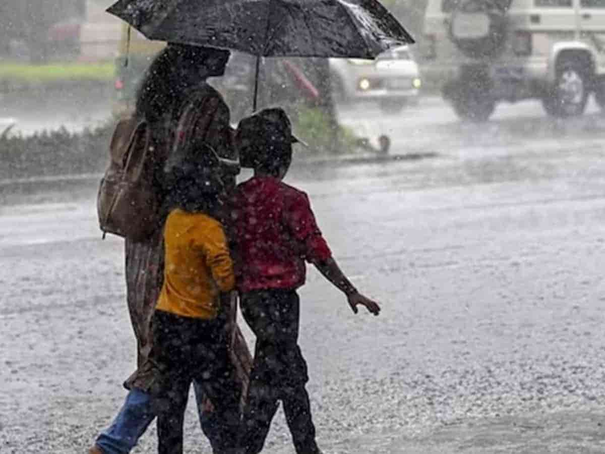 यूपी में मानसून का तगड़ा एक्शन: 29 जिलों में भारी बारिश का अलर्ट, आकाशीय बिजली गिरने से 8 की मौत