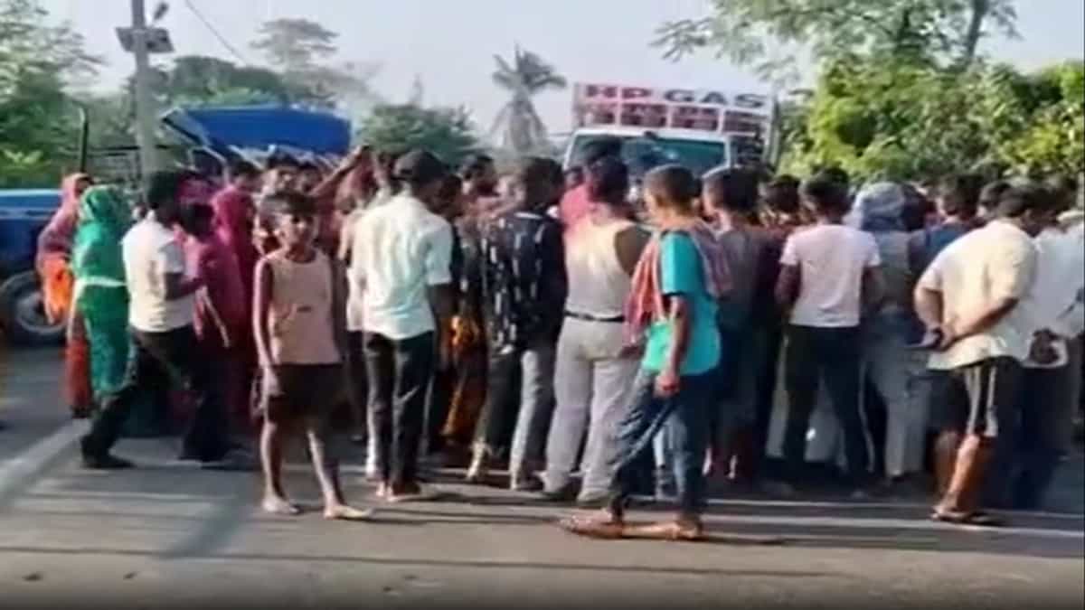 सुपौल में खूनी जमीन विवाद: 13 दिनों तक जिंदगी से जंग लड़ने के बाद युवक ने तोड़ा दम, NH 327E पर लगा भारी जाम