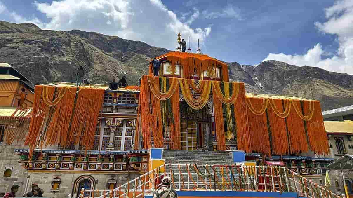 राम मंदिर के बाद अब बद्रीनाथ धाम में चढ़ावे की हेराफेरी के आरोप