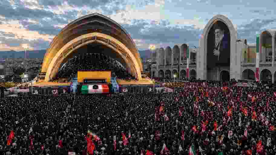 Ayatollah Khamenei Funeral: बिना युद्ध अचानक खोदी जा रही हैं हजारों एडवांस कब्रें! तेहरान से आई इस खबर ने दुनिया को चौंकाया