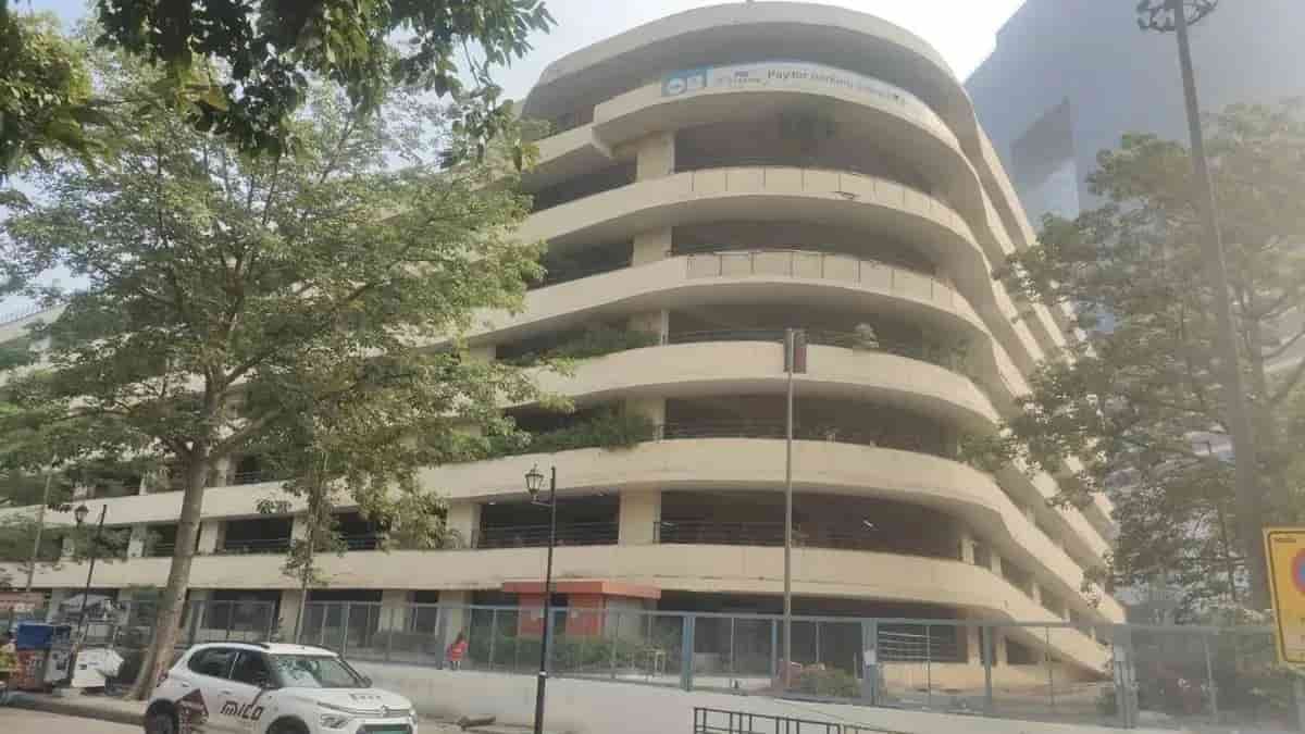 मल्टीलेवल पार्किंग में महिला ने की खुदकुशी, डिप्रेशन के चलते पहले भी दो बार की थी आत्महत्या की कोशिश