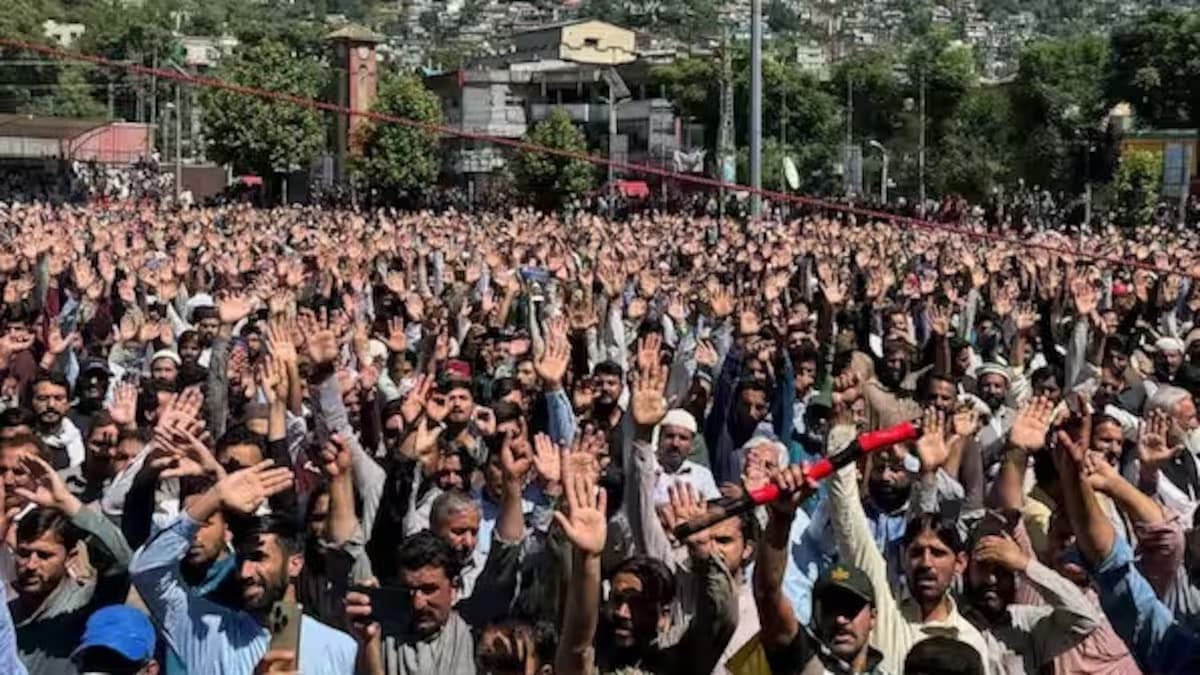 PoK में उथल-पुथल! पाकिस्तान में नाराज़ नेताओं ने भारत से मदद मांगी; सरकार के खिलाफ ज़बरदस्त विरोध-प्रदर्शन