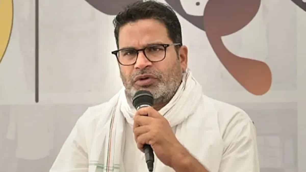 PK vs तेज प्रताप: बांकीपुर उपचुनाव में प्रशांत किशोर खुद उतरे मैदान में, लालू के लाल ने भी चला बड़ा दांव!