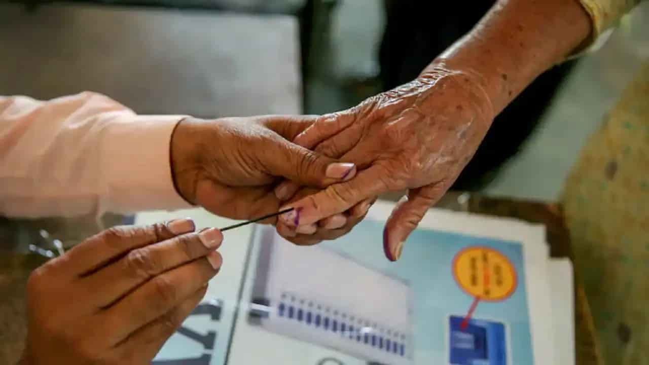 इस राज्य की राजनीति में आया भूचाल; चुनाव आयोग ने एक झटके में काटे 20 लाख वोटर्स के नाम, मची खलबली