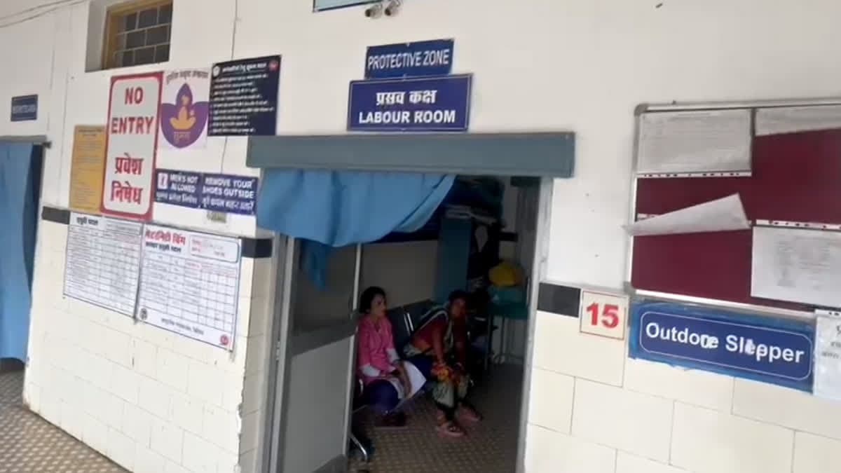 ऑटो में महिला ने एक साथ 4 बच्चों को दिया जन्म, अस्पताल पहुंचने से पहले ही चारों नवजात टूटी सांसें