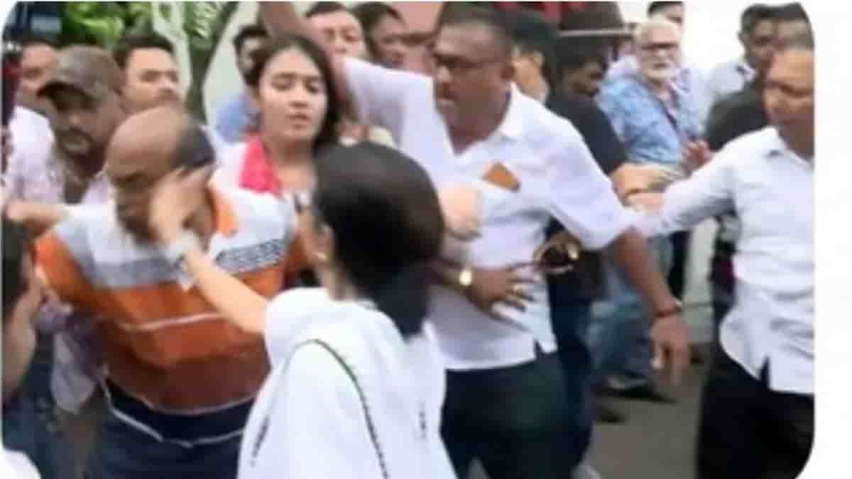 विरोध मार्च के दौरान भारी हंगामा: बीच सड़क पर ममता बनर्जी ने कार्यकर्ता को जड़ा 'थप्पड़'