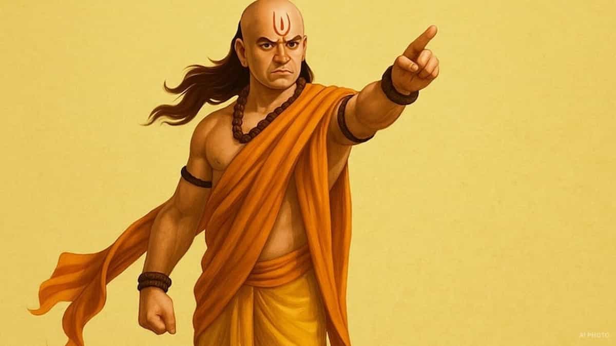 संतान के सबसे बड़े दुश्मन बन जाते हैं ऐसे माता-पिता; आज ही जान लें आचार्य चाणक्य की ये 3 कड़वी बातें