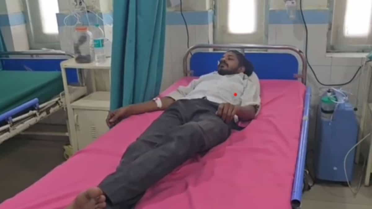 हाथ में जहर का असर और डिब्बे में बंद जिंदा कोबरा! रामनगर अस्पताल में सामने आया रोंगटे खड़े कर देने वाला नजारा