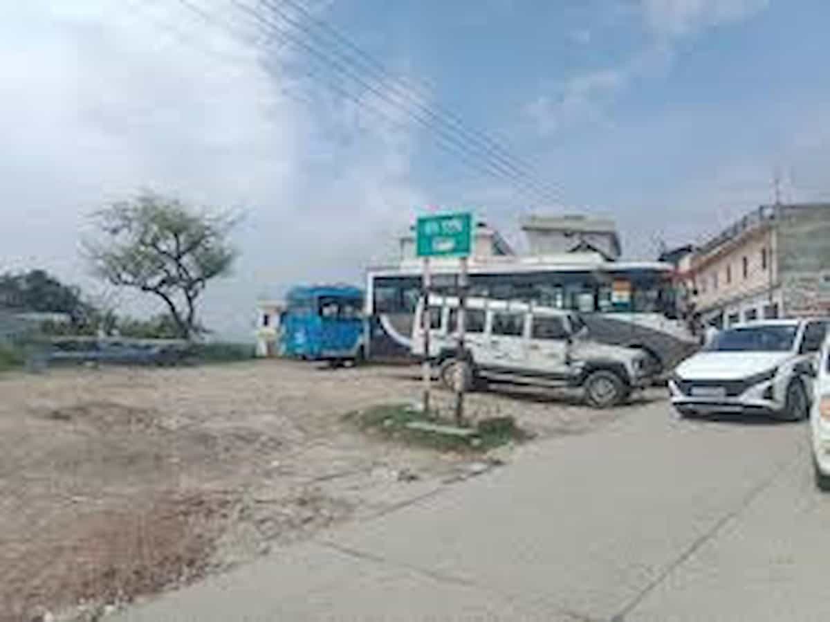 ऊना: डेरा बाबा बड़भाग सिंह की पवित्र नगरी में स्वच्छता व्यवस्था ध्वस्त, मैड़ी बाजार में जगह-जगह पसरी गंदगी से श्रद्धालु परेशान