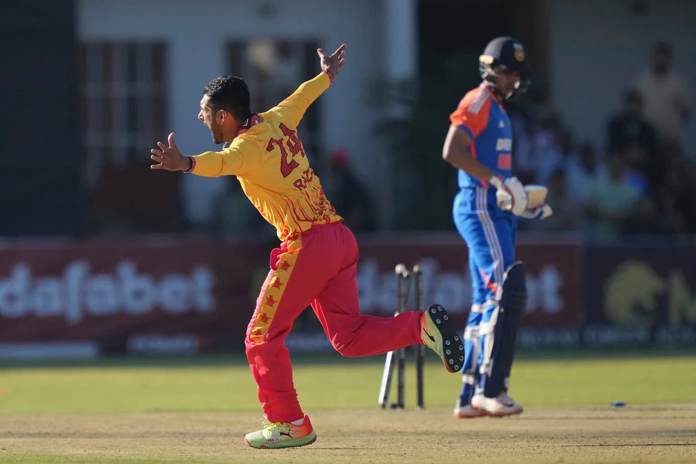 IND vs ZIM: आयरलैंड-इंग्लैंड वाला 'खौफ' फिर लौटा, जिम्बाब्वे के ये 2 पेसर करेंगे भारतीय टॉप ऑर्डर का शिकार!
