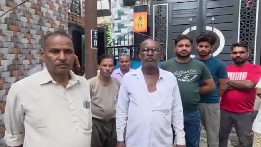ऋषिकेश में बिजली पोल पर 20 मिनट तक झुलसता रहा लाइनमैन का शव: दर्दनाक हादसे के बाद फूटा गुस्सा, लापरवाही का आरोप