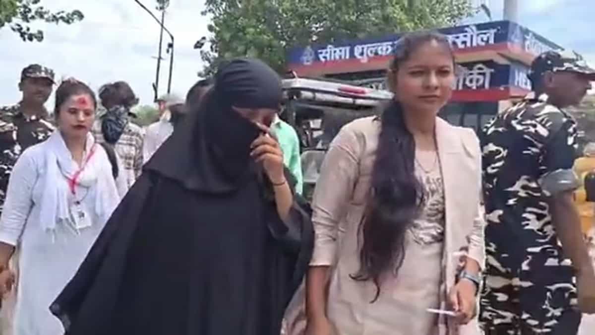 स्नैपचैट की दोस्ती और बुर्के की आड़: रक्सौल बॉर्डर पर SSB का बड़ा एक्शन, मानव तस्करी का खेल नाकाम