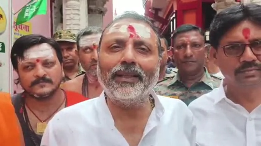 बाबा बैद्यनाथ के दरबार पहुंचे BJP सांसद निशिकांत दुबे, बोले—'7 साल से श्राइन बोर्ड की बैठक न होना गंभीर विषय'