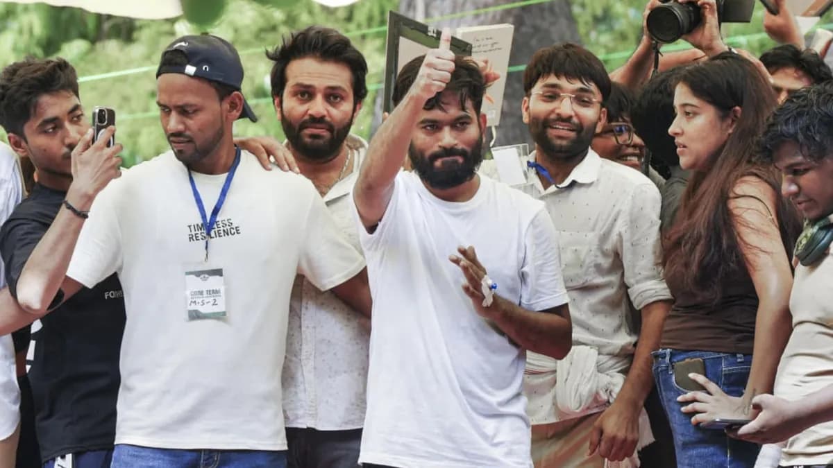 37 दिनों की जंग के बाद फूट-फूट कर रोए अभिजीत दिपके, जानिए क्यों वीडियो में हाथ जोड़कर मांगनी पड़ी माफी