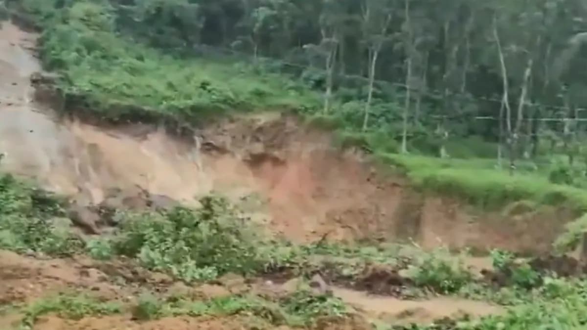 केरल में कुदरत का कहर: इडुक्की-कोट्टायम में भयानक भूस्खलन, 3 की मौत, कई लोगों के मलबे में दबे होने की आशंका