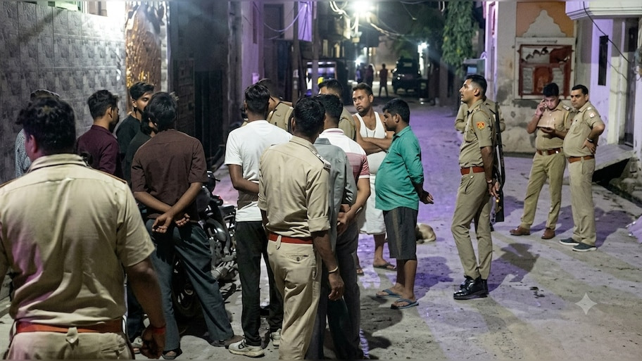 कानपुर में दबंगों ने बरसाईं अंधाधुंध गोलियां, बाल-बाल बचे सगे भाई; CCTV फुटेज खंगाल रही पुलिस