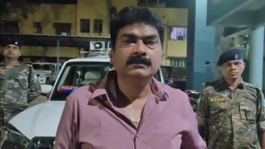 धनबाद में बड़ा भंडाफोड़: BCCL के सरकारी आवास में चल रहा था अवैध लॉटरी का मिनी प्रिंटिंग प्रेस, पुलिस छापेमारी में मिला काले कारोबार का जखीरा