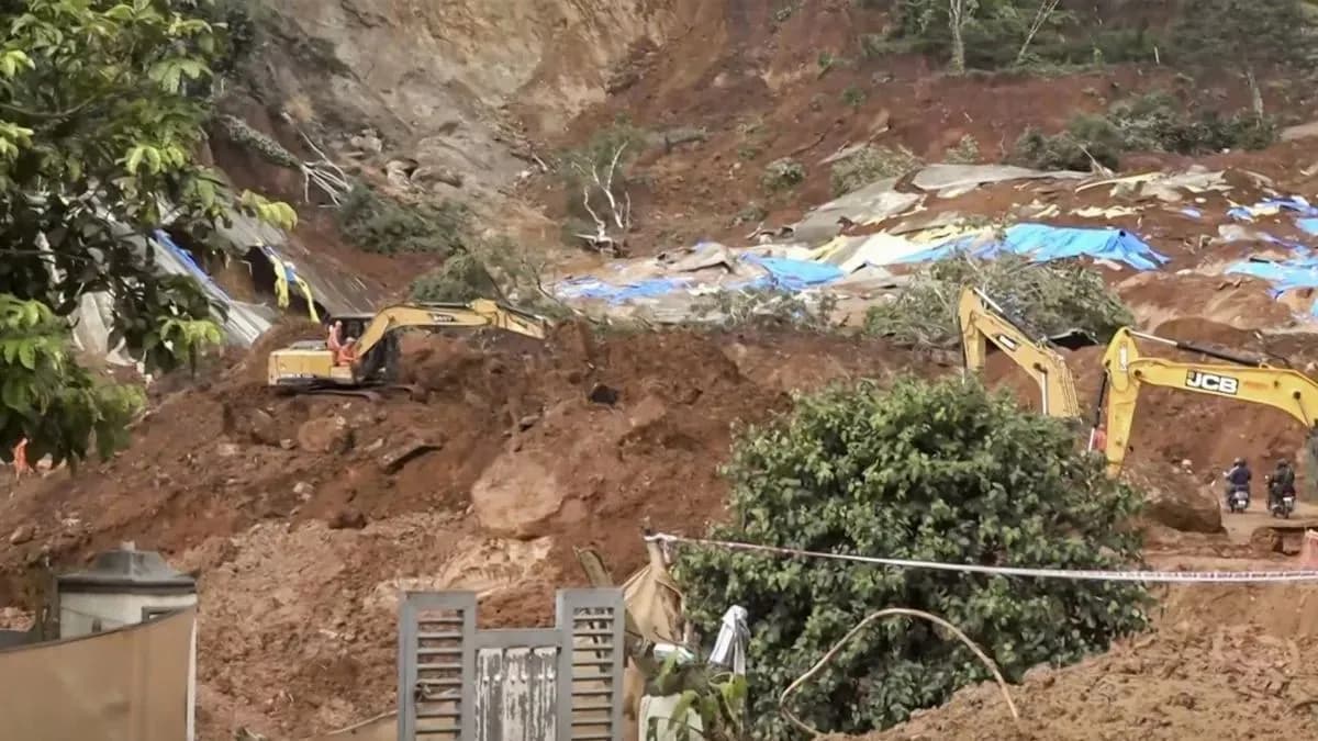 कुदरत का कहर: सोते हुए परिवार पर गिरा पहाड़, 3 साल के बच्चे समेत 3 की मौत
