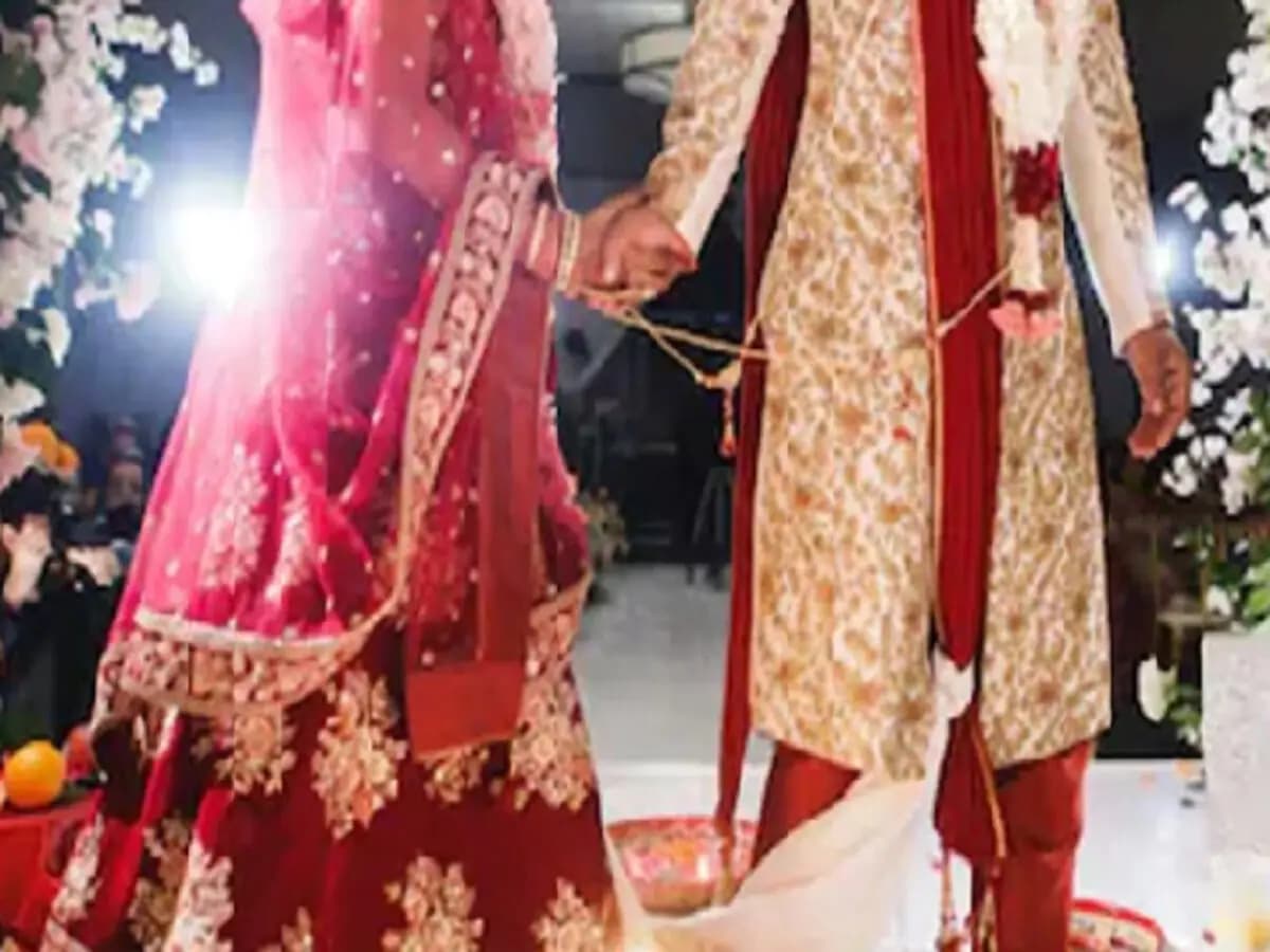 14 की उम्र में फेरे लेने की जिद पर अड़े बच्चे, पुलिस आई तो उनसे भिड़ गए दोनों