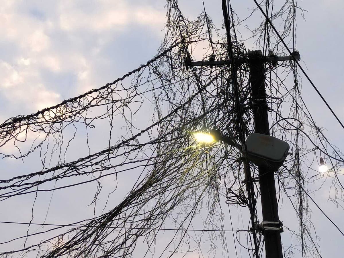 दर्दनाक हादसा: ट्रांसफार्मर गिरते ही आग के गोले में बदला डीजल टैंकर, तीन जिंदा जले!