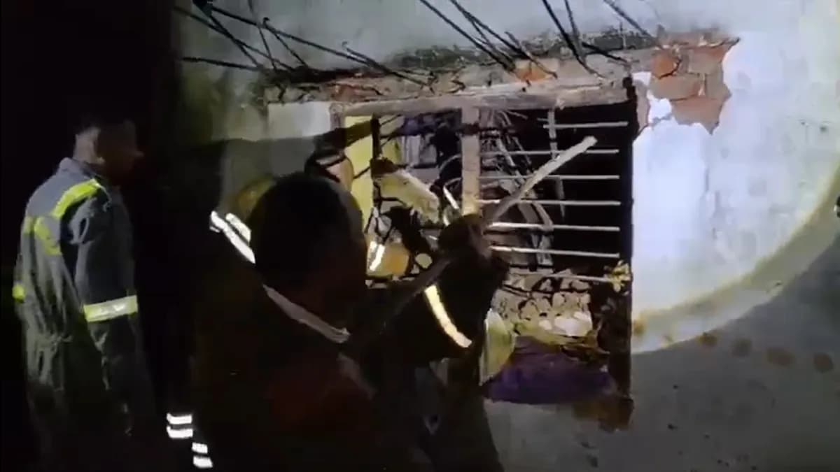 सोते हुए परिवार पर टूटा कहर: मकान ढहने से एक ही परिवार के 6 लोगों की दर्दनाक मौत, मचा कोहराम