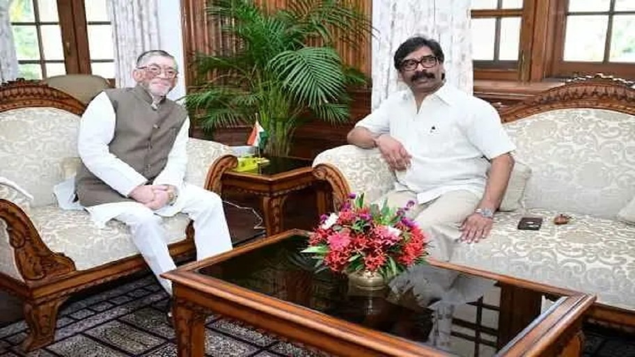 सीएम आवास जाने से छात्रों का इनकार, छात्र आंदोलन के बीच राज्यपाल से मिले मुख्यमंत्री हेमंत सोरेन