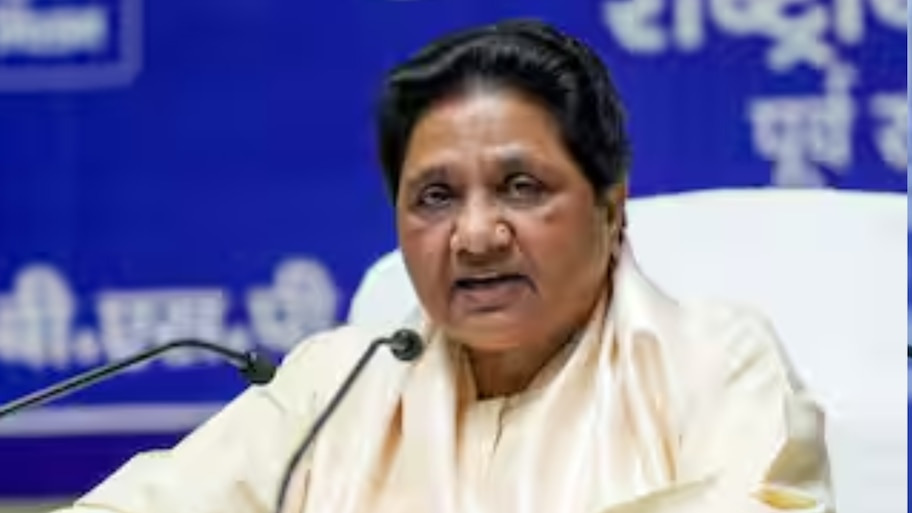 'गिरगिट की तरह रंग बदलती है सपा'...PDA में 'P' से 'पंडित' बताने पर अखिलेश यादव पर भड़कीं मायावती