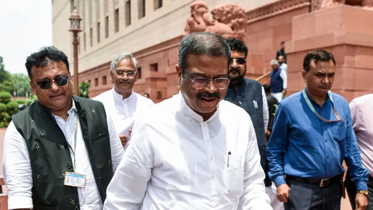 ...तो इस वजह से धर्मेंद्र प्रधान को छोड़ना पड़ा था शिक्षा मंत्री का पद? Gen Z पर किया सबसे बड़ा सनसनीखेज खुलासा