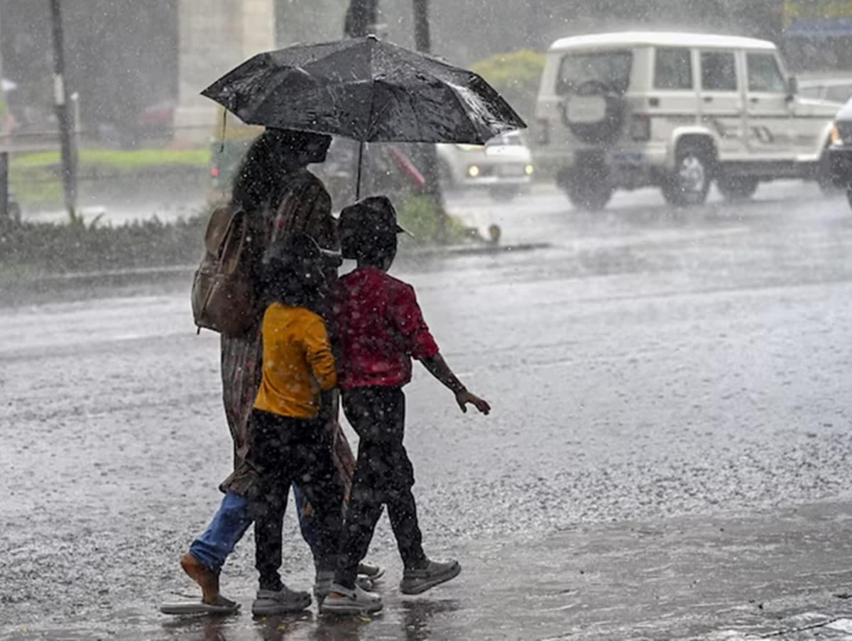 उत्तराखंड में आफत की बारिश: चार जिलों में भारी से बहुत भारी बारिश का ऑरेंज अलर्ट, देहरादून में मकान गिरा
