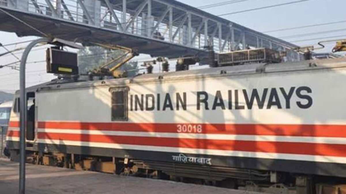 ट्रेनों में नो-सीट की समस्या हुई खत्म! रेलवे ने चलाईं स्पेशल ट्रेनें, तुरंत चेक करें अपना रूट