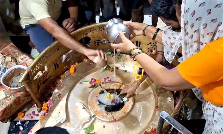 लाखों कांवड़िए और शिवभक्त पहुंचे हरिद्वार, महाशिवरात्रि पर इन प्रमुख मंदिरों में हो रही है विशेष पूजा