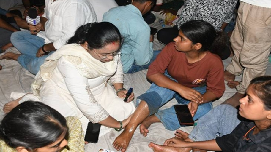 'जिन्हें लाठीचार्ज दिखा ही नहीं वो मुलाकात क्यों करेंगे...': जेपीएससी आंदोलन में पुलिस कार्रवाई में घायल छात्रों का छलका दर्द, सरकार पर लगाए गंभीर आरोप