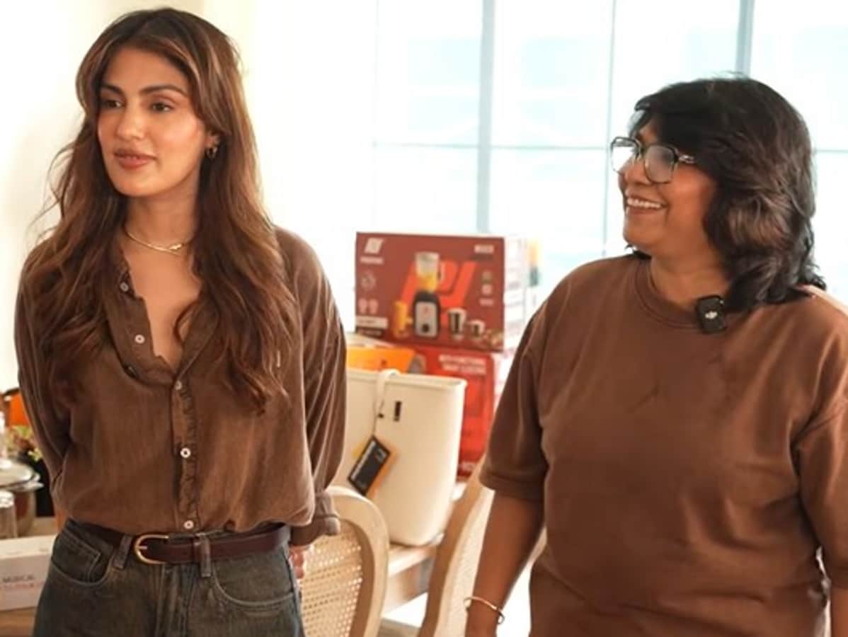 भाई के CAT में 97% मार्क्स थे और उसे जेल हो गई! रिया चक्रवर्ती का छलका दर्द, बोलीं- पिता को सरनेम की वजह से नहीं मिली नौकरी, समाज ने कर दिया था बॉयकॉट