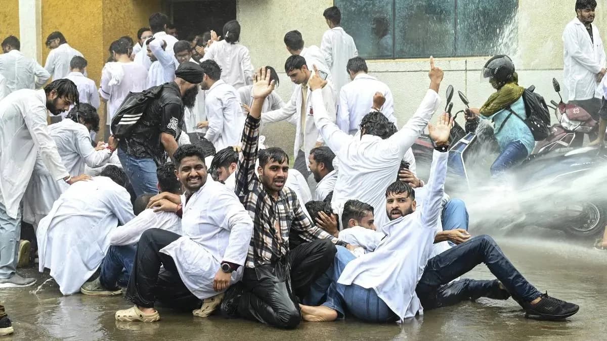 भोपाल में डॉक्टरों का हल्ला बोल! OPD ठप, CM हाउस के पास चक्काजाम; जानें क्या हैं उनकी मांगे