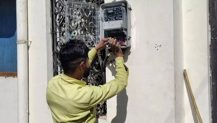 झारखंड में स्मार्ट मीटर लगाने पहुंची टीम पर हमला: कर्मचारियों से मारपीट, झूठे केस में फंसाने की धमकी