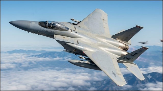मिसाइल ने आसमान में उड़ा दिया F-15 फाइटर जेट, तो क्या अमेरिका ने सऊदी अरब को बेच दिया कबाड़
