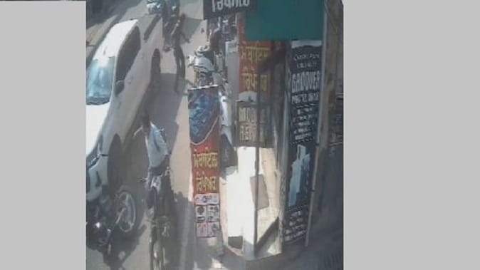 मोगा में पिकअप चालक का कहर: हूटर बजाकर बाजार में बेकाबू होकर दौड़ाई गाड़ी