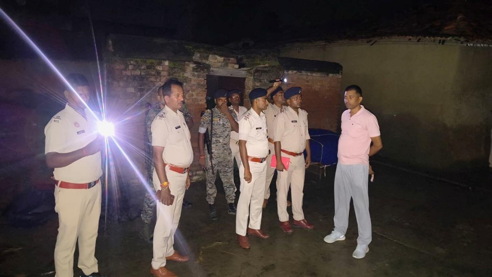 संदिग्ध परिस्थितियों में झुलसकर दो लोगों की दर्दनाक मौत