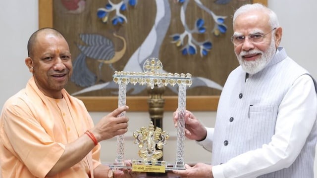 दिल्ली में हलचल तेज: सीएम योगी ने पीएम मोदी से की डेढ़ घंटे लंबी अहम मुलाकात
