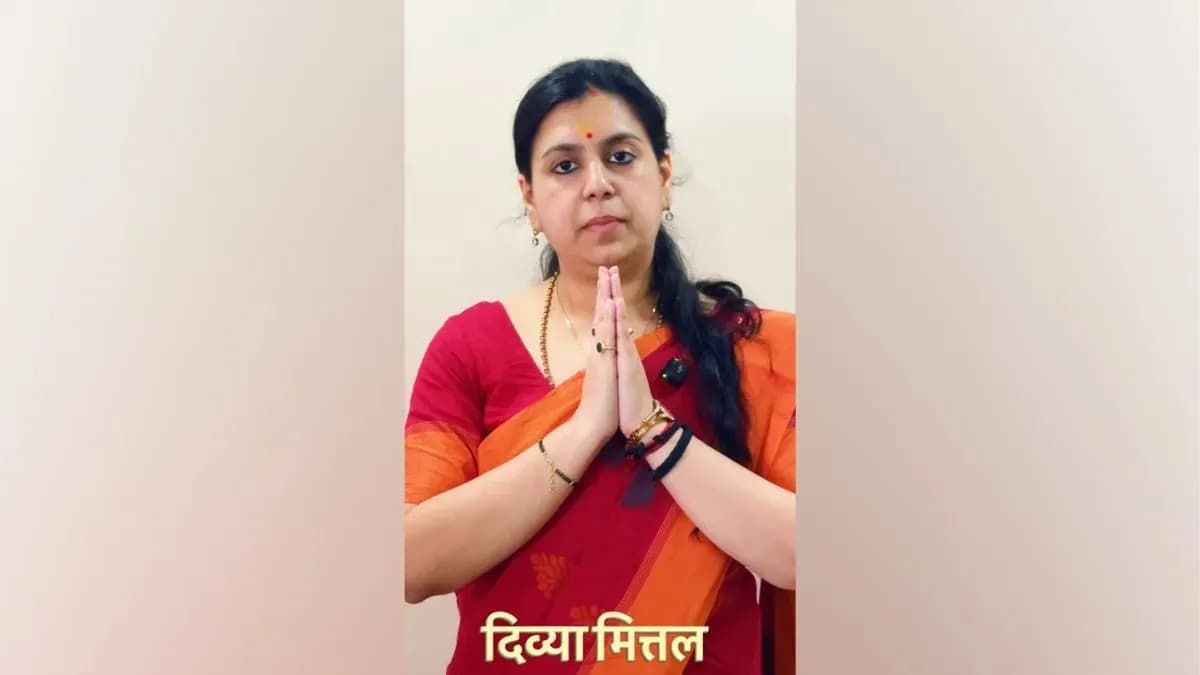 UP में नई सियासी हलचल: पूर्व IAS दिव्या मित्तल का बड़ा ऐलान, बिना पार्टी बनाए जनता संग शुरू करेंगी नया राजनीतिक सफर