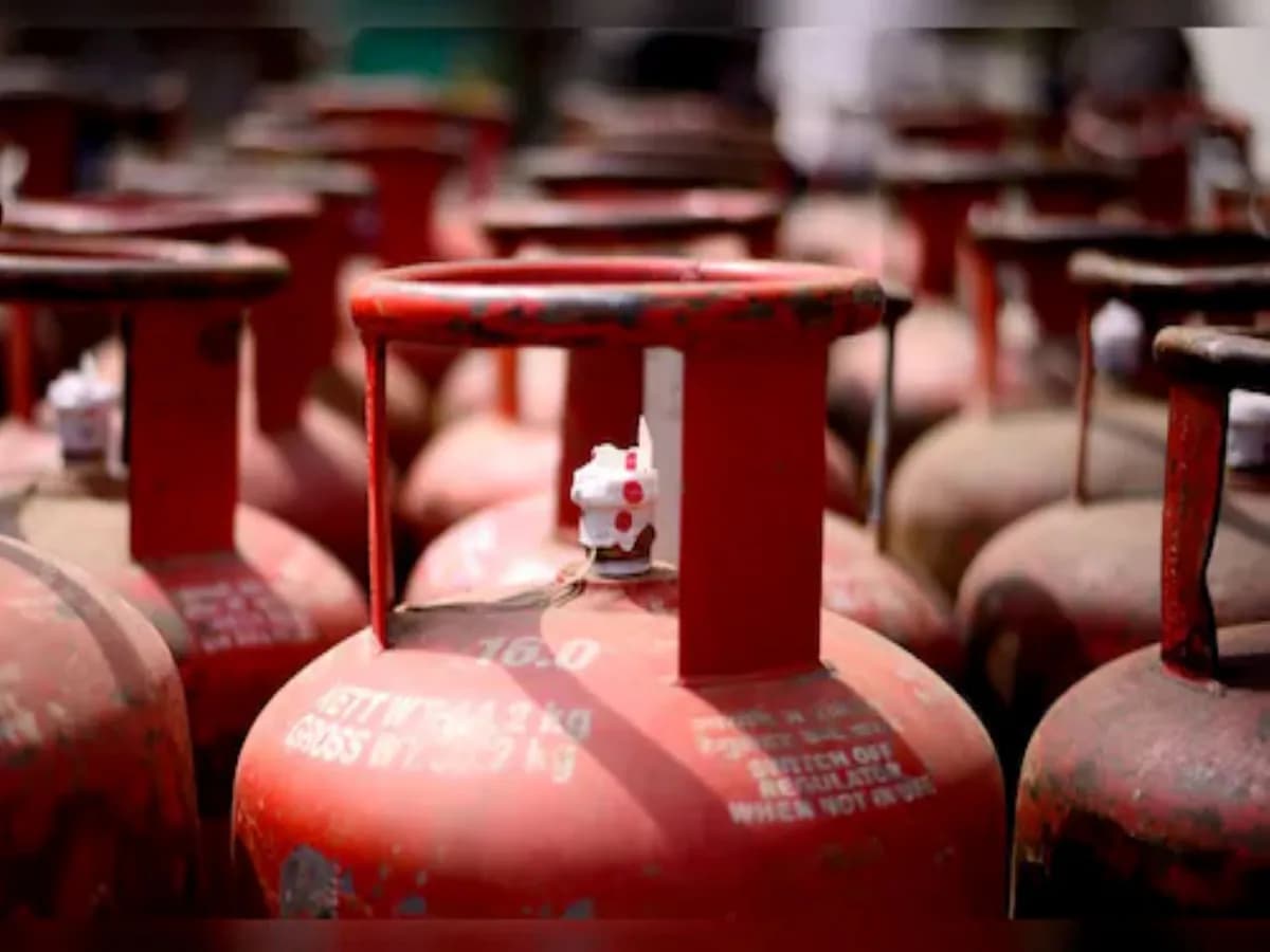 1 अक्टूबर से LPG सिलेंडर बुकिंग पर नया नियम: बायोमेट्रिक ऑथेंटिकेशन हुआ अनिवार्य, जानें सब्सिडी और रेट का पूरा गणित