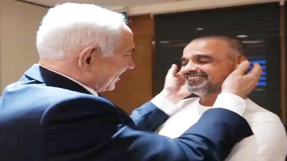 35,000 फीट ऊपर कॉकपिट में खूनी खेल: जब प्लेन सीधे नीचे गिरने लगा, तब इस प्लंबर ने ऐसे बचाई 174 जिंदगियां